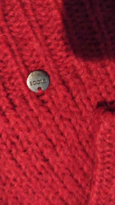 Sweter damski w serek Clooe