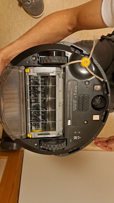 Roomba робот пилосос