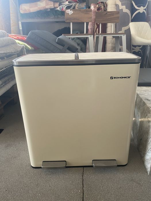 Śmietnik kremowy Songmics czarny do szafki kuchennej