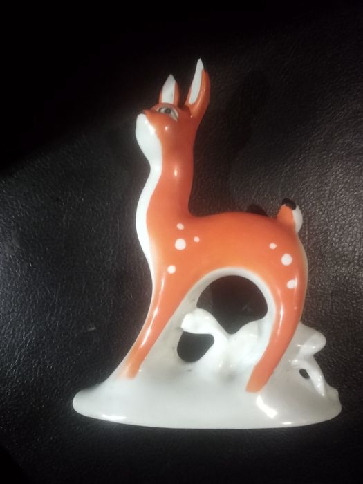 Фарфоровая статуэтка