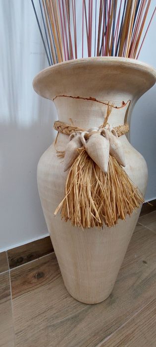 Jarra em cerâmica decorativa
25 anos
Decoração incluída

Pequena quebr