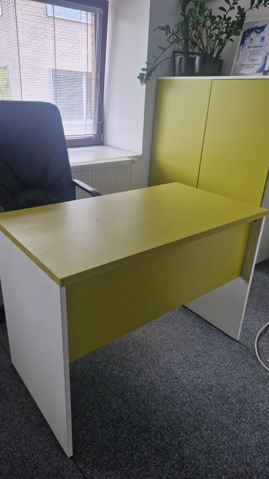 Biurko, 118 x 60 cm, stan idealny, 4 sztuki. Dodatkowo szafa.
