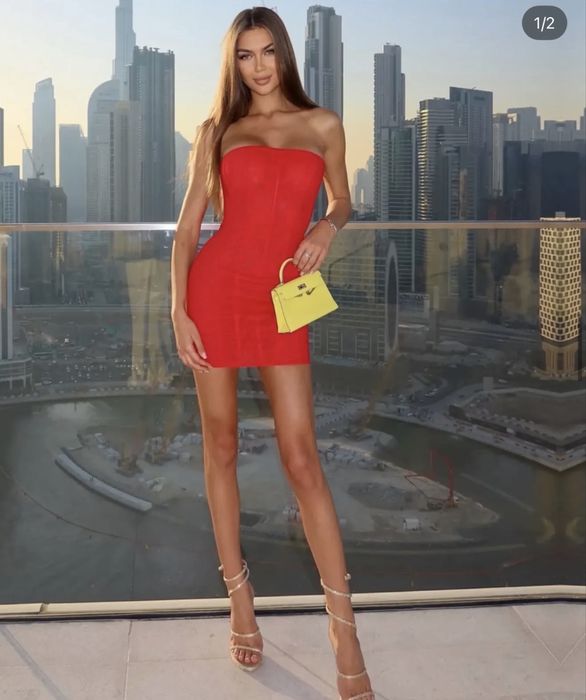 Червона сукня Sentenza