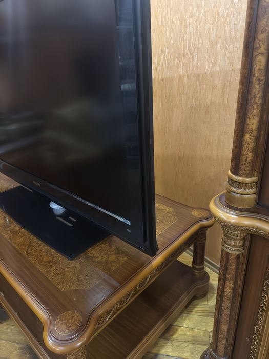 Тумба під телевізор, стіл