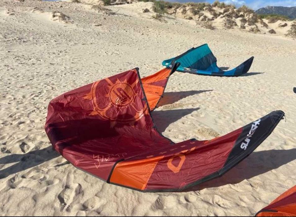 Slingshot: Kites 12M & 9M + Barra