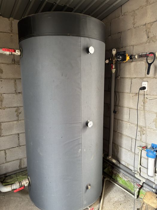 Продам котел твердопаливний.до нього ще весь комплект.