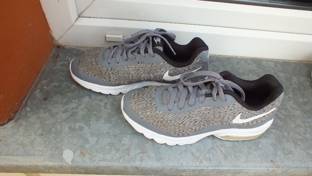Super buty sportowe marki Nike Air max roz 40,5