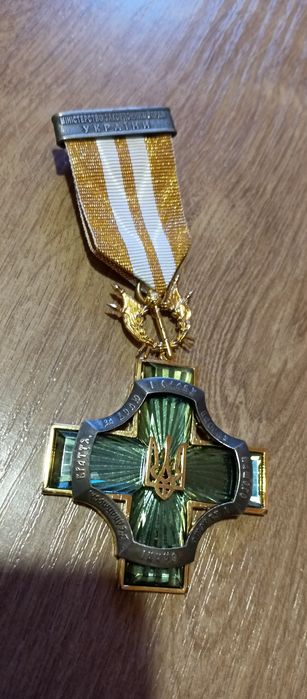 Знак нагрудний Украйна