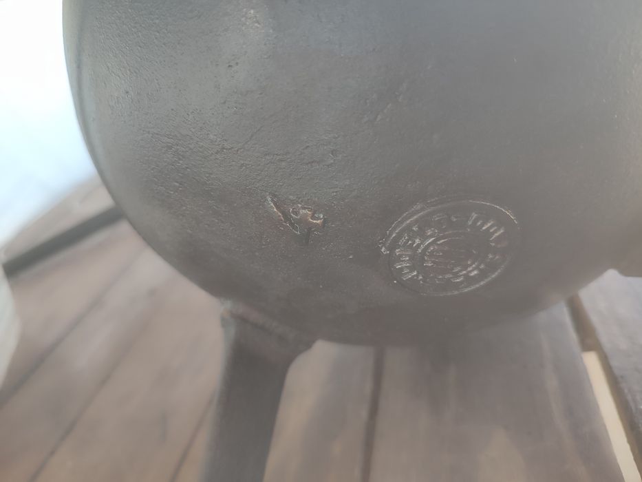 Pote com 3 pes de Ferro fundido 4L