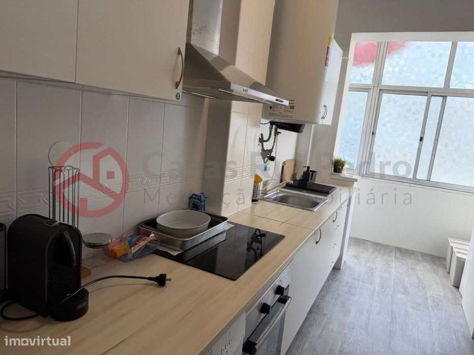 Apartamento T4 remodelado, a 5 minutos do metro do Laranjeiro, Almada