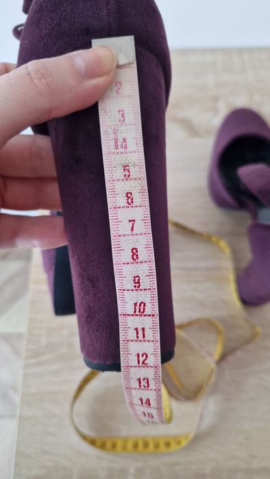 Szpilki na słupku burgundowe czółenka platformy