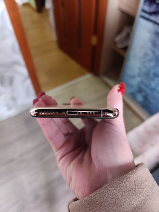 Продам iPhone xS ,256