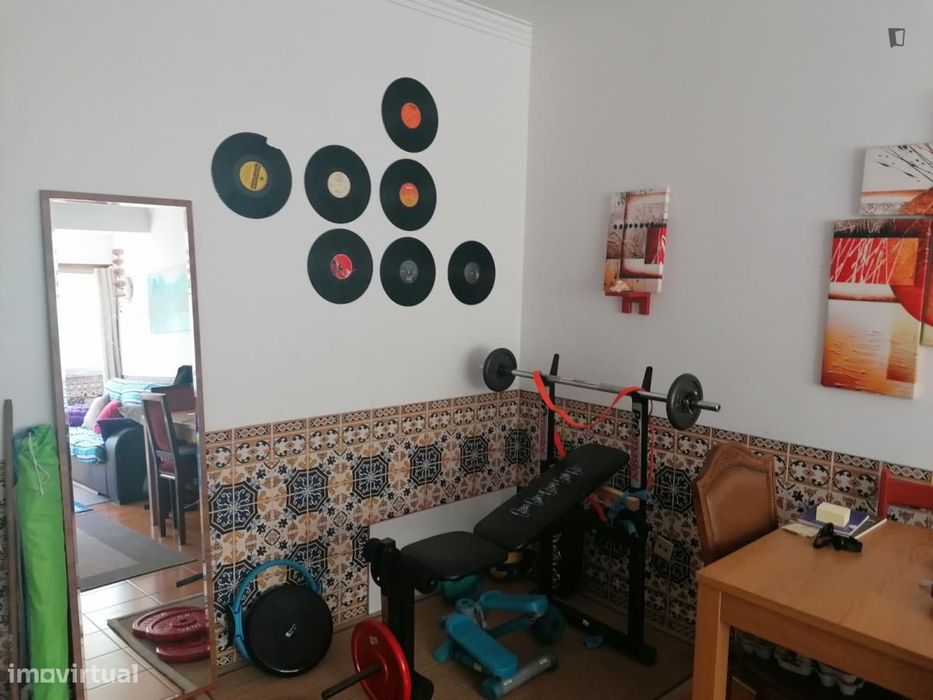 Quarto - localizado em Benfica Lisbon