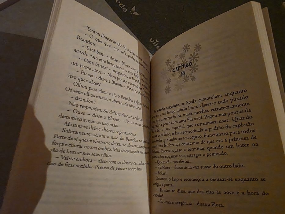 1 livro juvenil da coleção "Winx Club" - Segredos Escondidos