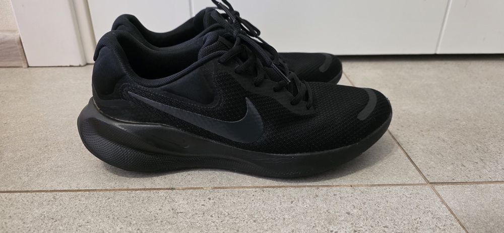 Nike Revolution 7
