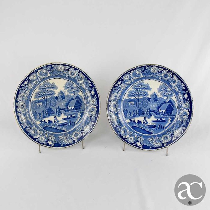 Par de pratos rasos em faiança inglesa