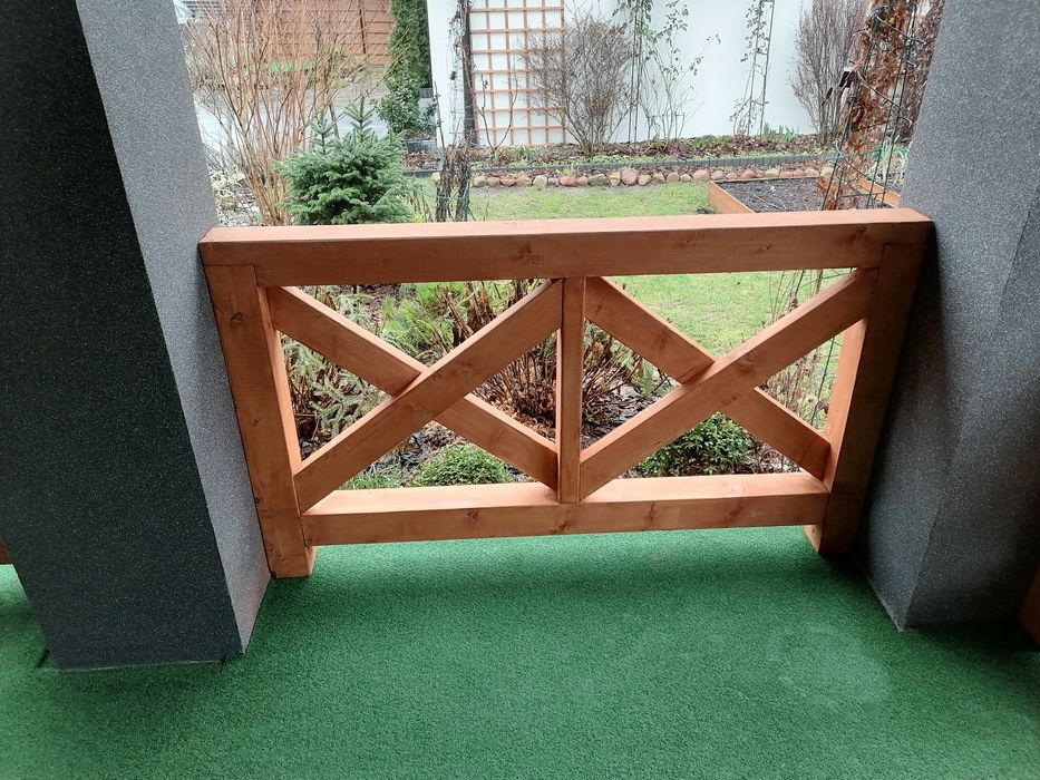 Barierka drewniana balkon taras balustrada