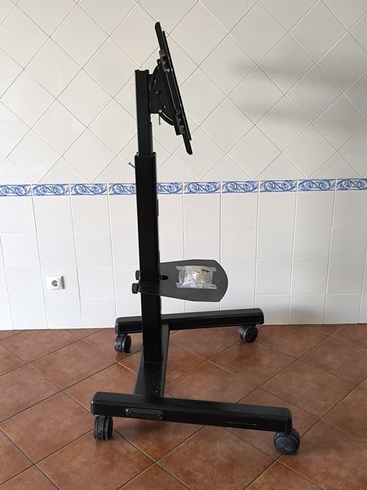 Suporte de ecrãs grandes ou telascom rodas