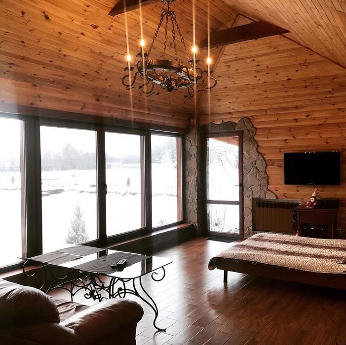 Дом в лесу на озере с камином под Киевом. Всегда есть свет и интернет.