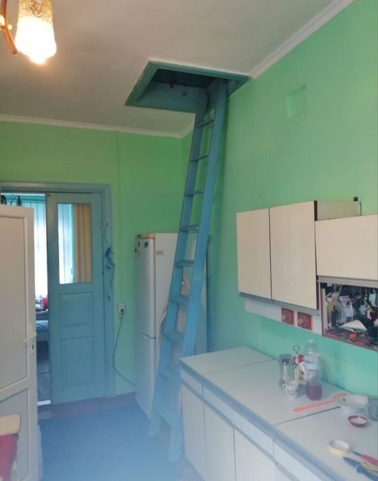 Продаж будинку на два входи