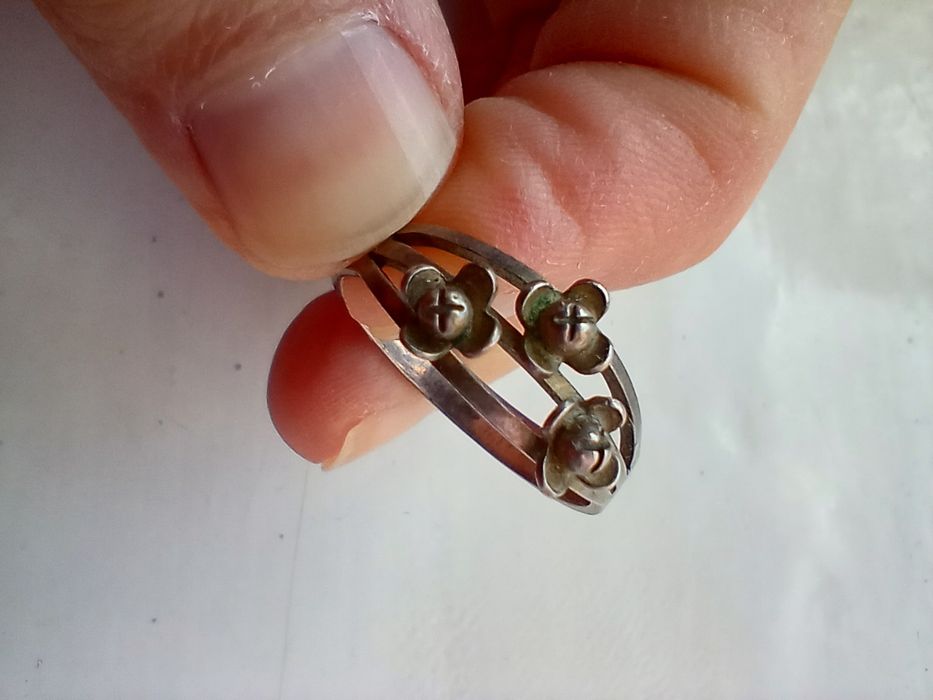 Rzadki srebrny pierścionek,,trzy kwiaty" rzemiosło artystyczne PRL