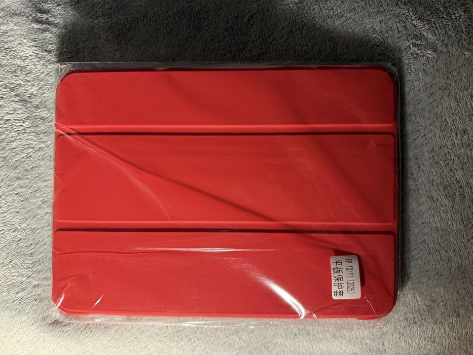 Czerwone etui do tableta ipad 11 gen 2025