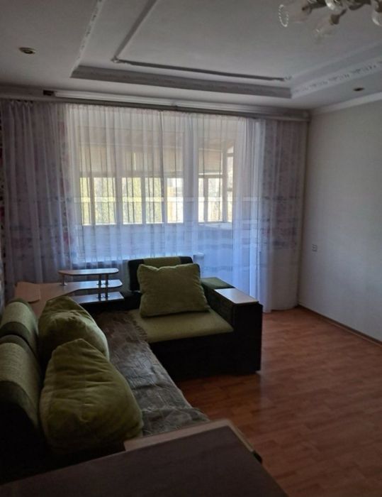 Продається трикімнатна квартира