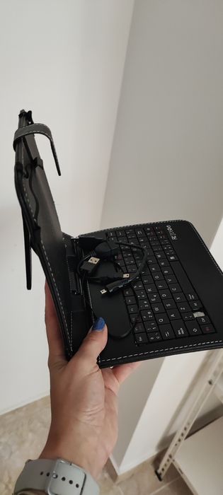 Capa com teclado para tablet