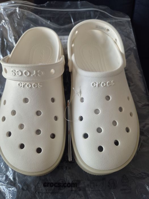 Crocs нові          .