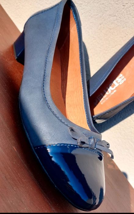 Sabrinas em pele genuína. Como novas.