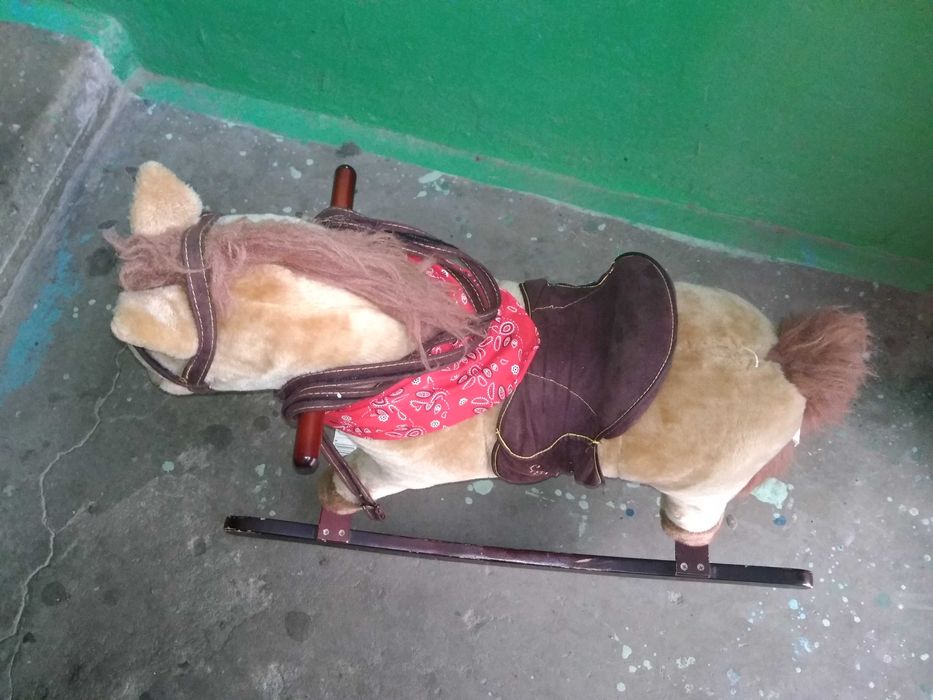 Лошадка качалка импортная мягкая