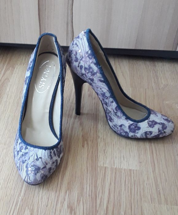 нові нарядні туфлі