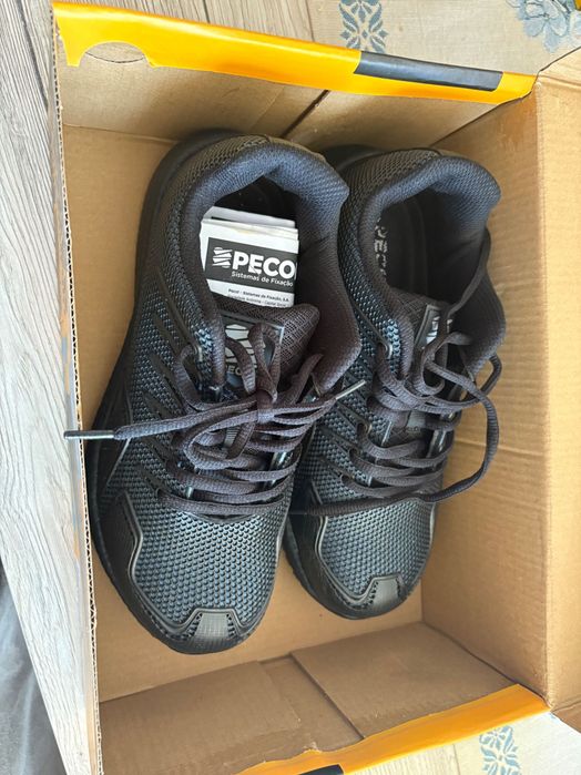 Vendo sapatos de biqueira de aço tamanho 37