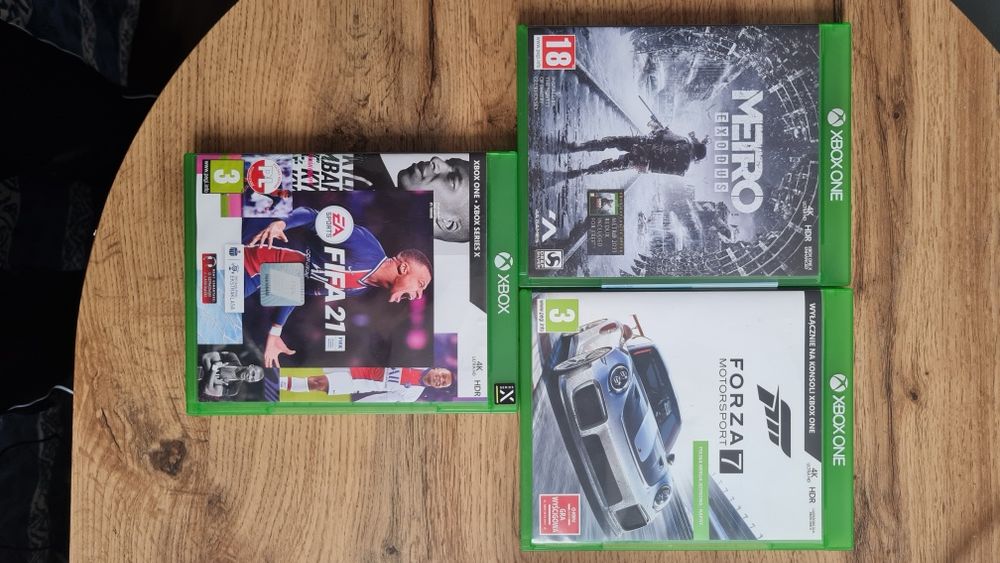 XBOX ONE S 1TB - 3x gry, 1x pad,