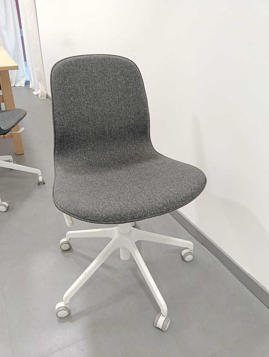 Cadeira de Escritório Cinzenta – Confortável e Ajustável