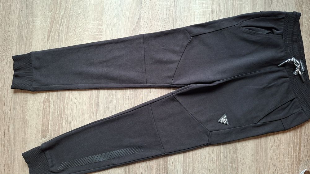 Spodnie chłopięce dresowe Reservd 146