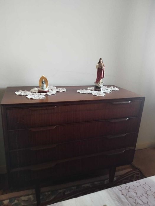 Mobília de Quarto / cómoda/ cama/colchão/ roupeiro/ mesinhas