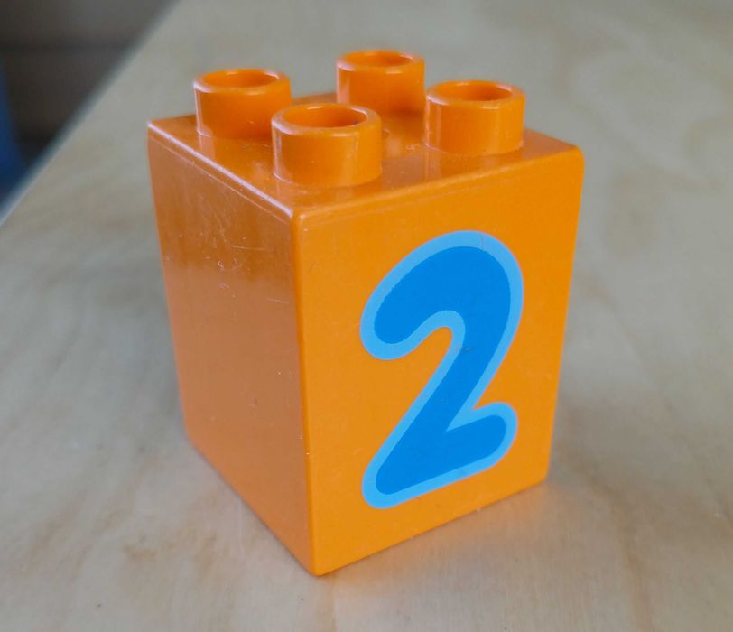 LEGO Duplo klocek z numerem 2 nr kat. 31110pb074