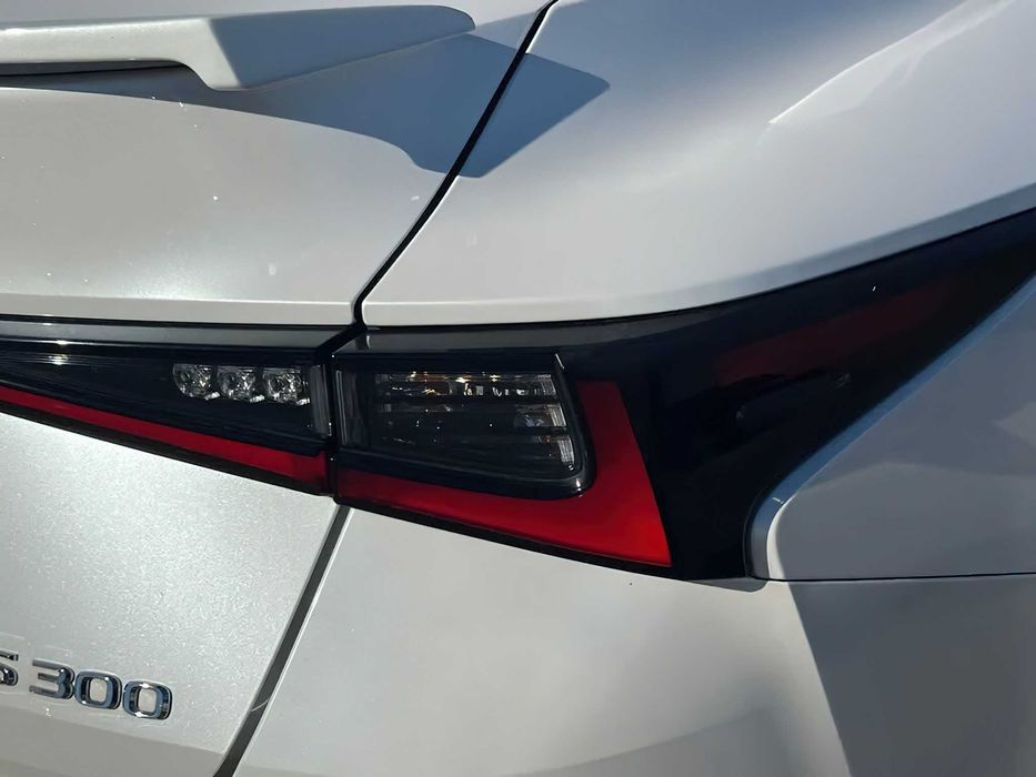 Lexus IS 300      2021