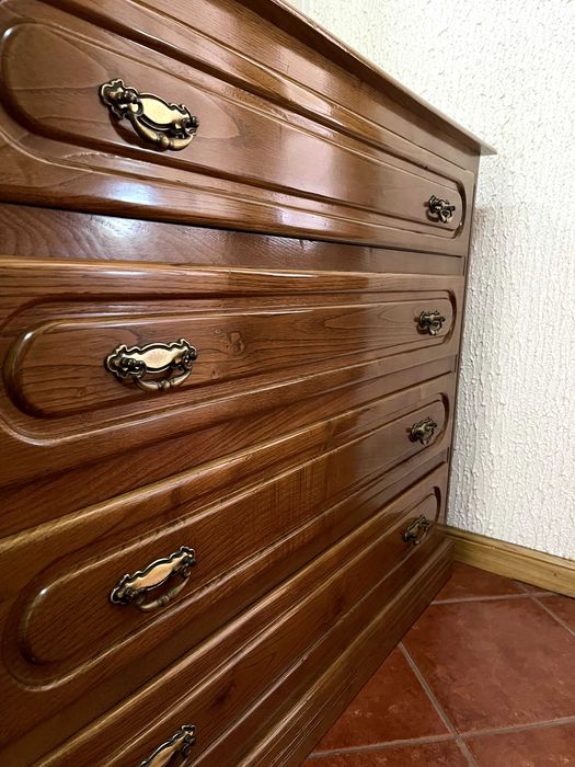 Cómoda com espelho e 4 gavetas