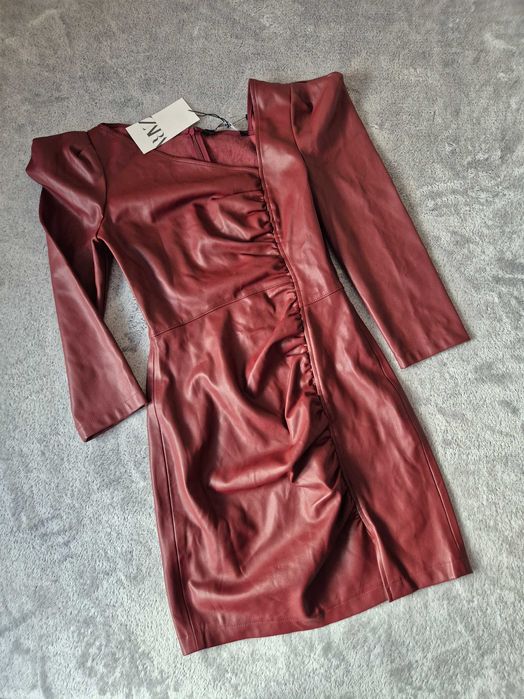 bordowa sukienka