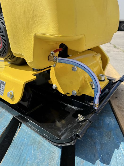 Віброплита двигун Loncin, 80кг. Модель Universal U-084