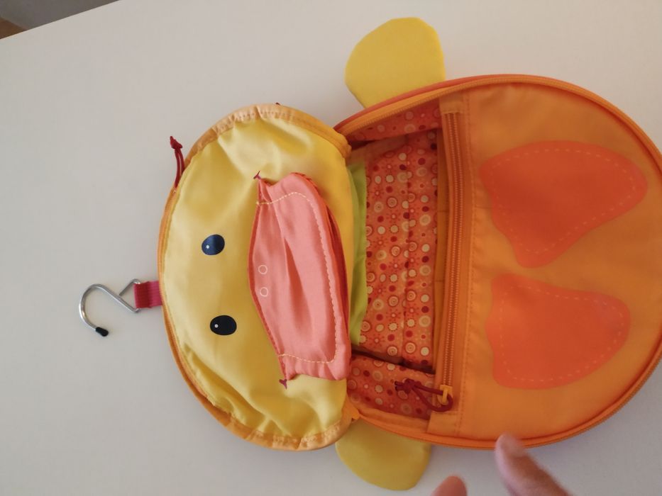 Mala para guardar objetos higiene criança