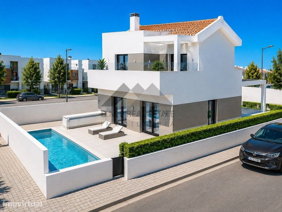 Moradia T2+1 Nova com Piscina em Casas da Audiência Monte Gordo