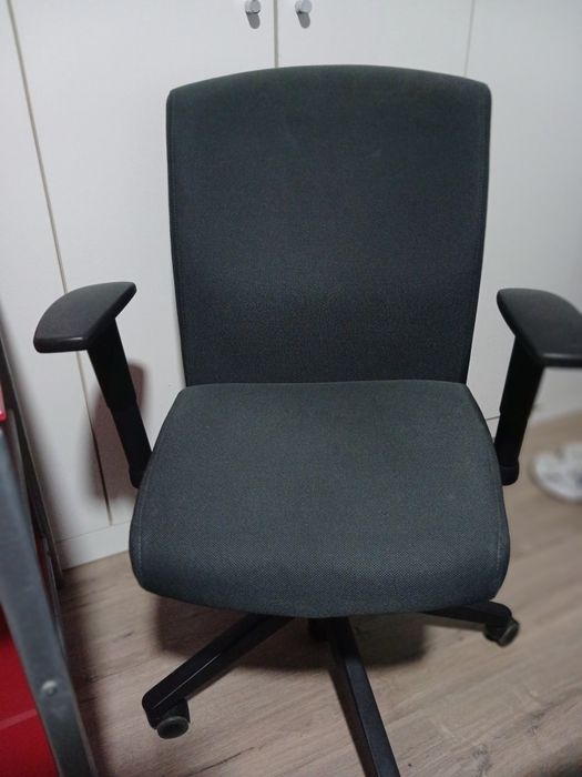 Secretária de vidro com oferta de cadeira