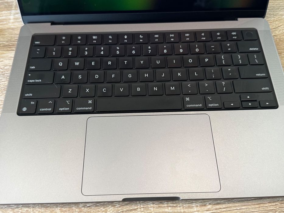 MacBook Pro M2 14” 16GB RAM SSD 512GB – Estado de Novo