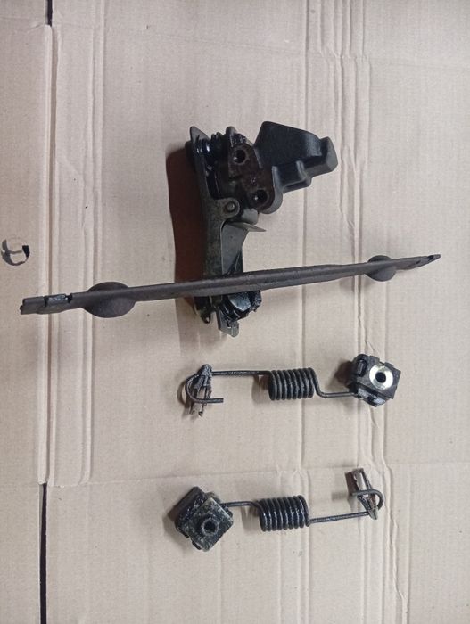 VW T4 Korektor siły hamowania z mocowaniem i sprężynami komplet