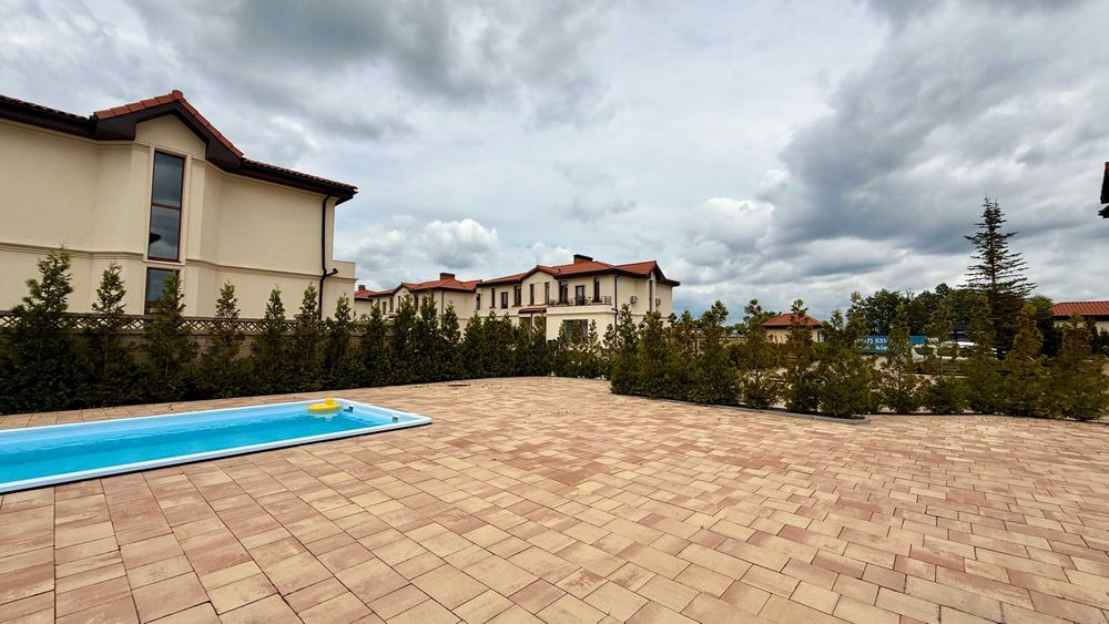 Без%.Продаж дуплекса в КМ "Фонтан",є басейн,барбекю. Підгірці.3 сотки