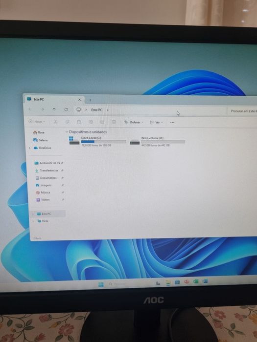 Computador Fujitsu Esprimo D556 + monitor AOC de 22 polegadas