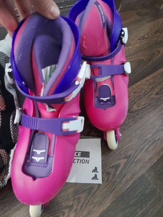 Patins em linha + proteções + capacete